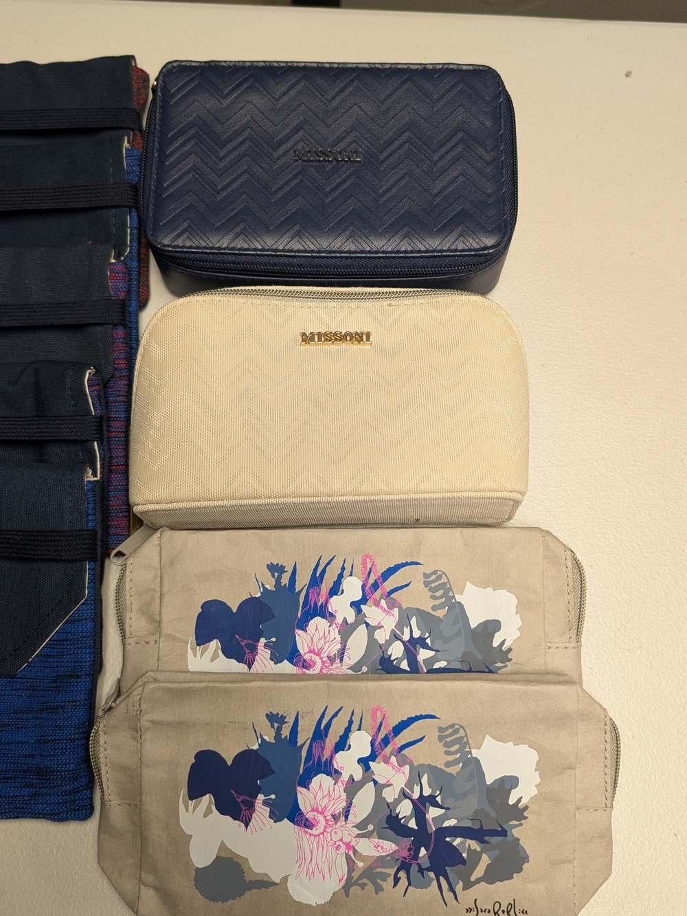 Set Of 9 EMPTY First Class Amenity Pouches From Delta And Icelandair - Picture 3 of 4